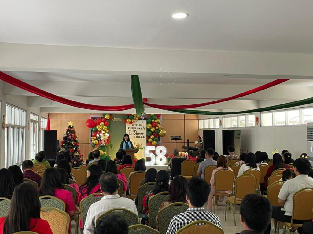 Suasana Ibadah Pra Natal Dinas Perkimtan Sulut.