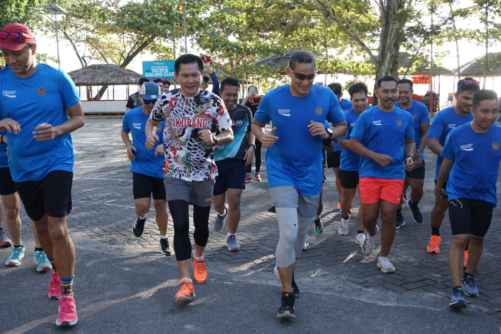 Bupati Minut Joune Ganda dan Menparekraf Sandiaga Uno saat lari pagi di DPSP Likupang.